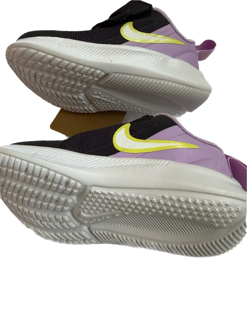 Nike Kids Black, Lavender Star Runner 3 Hook-and-Loop Sneakers size 5c